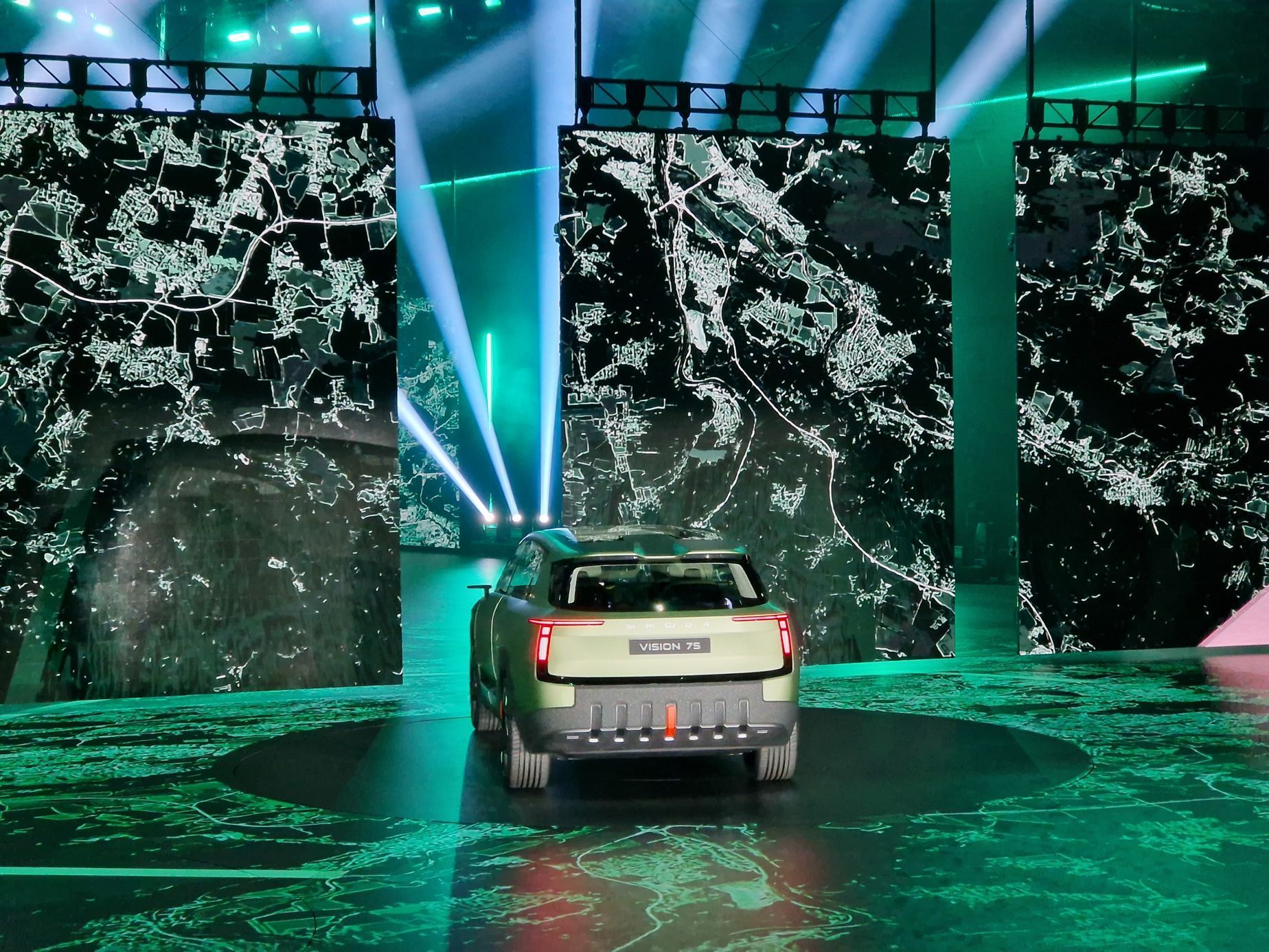 Škoda Vision 7S živé fotky