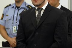 Věznice zatím nehodlá měnit podmínky pro Breivika. Ředitel počká na odvolání