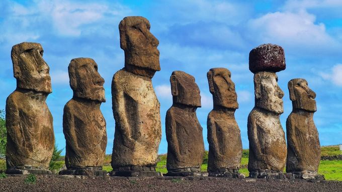 Po staletí budily otázky i úžas. Teď to vypadá, že vědci konečně našli odpovědi, jak se gigantické sochy moai z Velikonočního ostrova pohybovaly.