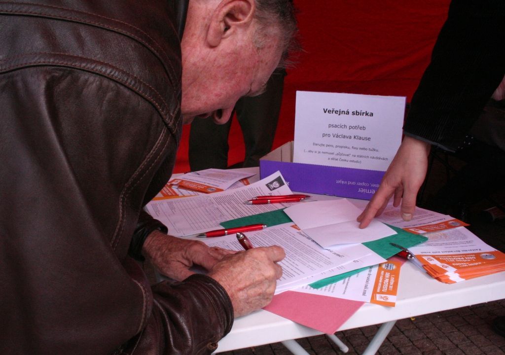 Protivládní petice ČSSD na 1. máje