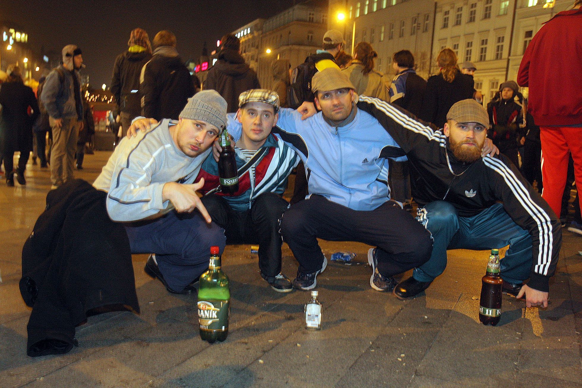 Dřepící slované na Václavském náměstí