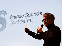 Marek Vrabec je zakladatelem festivalu Prague Sounds, dříve známého jako Struny podzimu.