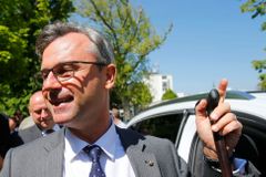 Zeman přijme rakouského prezidentského kandidáta Hofera, kterému fandil ve volbách