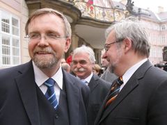 Radko Martínek, poslanec ČSSD (vlevo)
