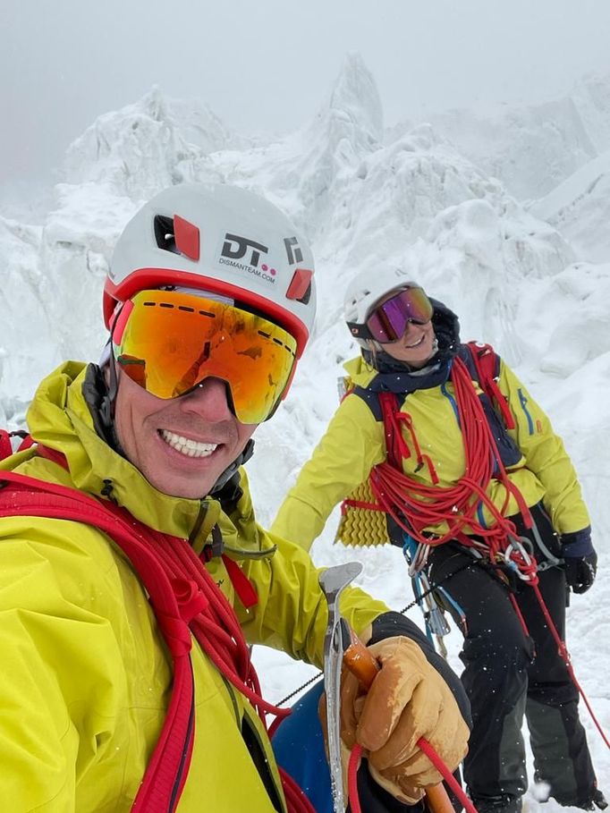 Karolína Grohová a Marek Disman při výpravě na Gasherbrum II (ledovcový labyrint)