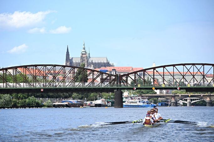 Posádka osmiveslice Dukly na Primátorkách 2019.