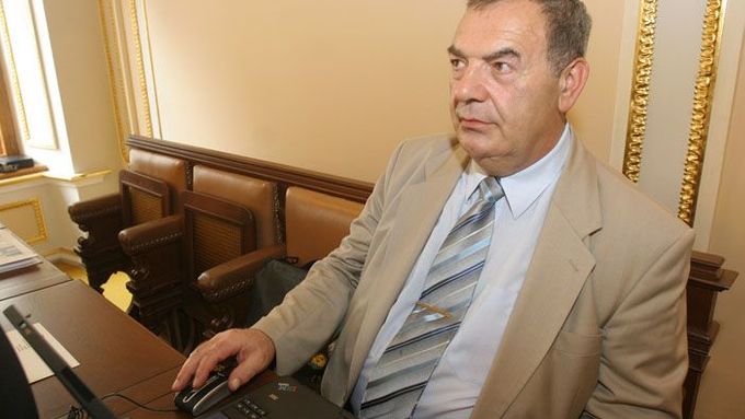 Josef Vondruška v poslanecké lavici. Ve středu ho sněmovna zbavila imunity