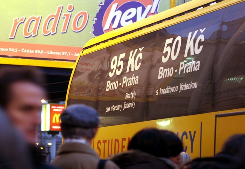Autobusy na D1 mezi Brnem a Prahou