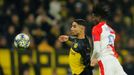 Peter Olayinka (vpravo) a Ašraf Hakimí v zápase LM Borussia Dortmund - Slavia