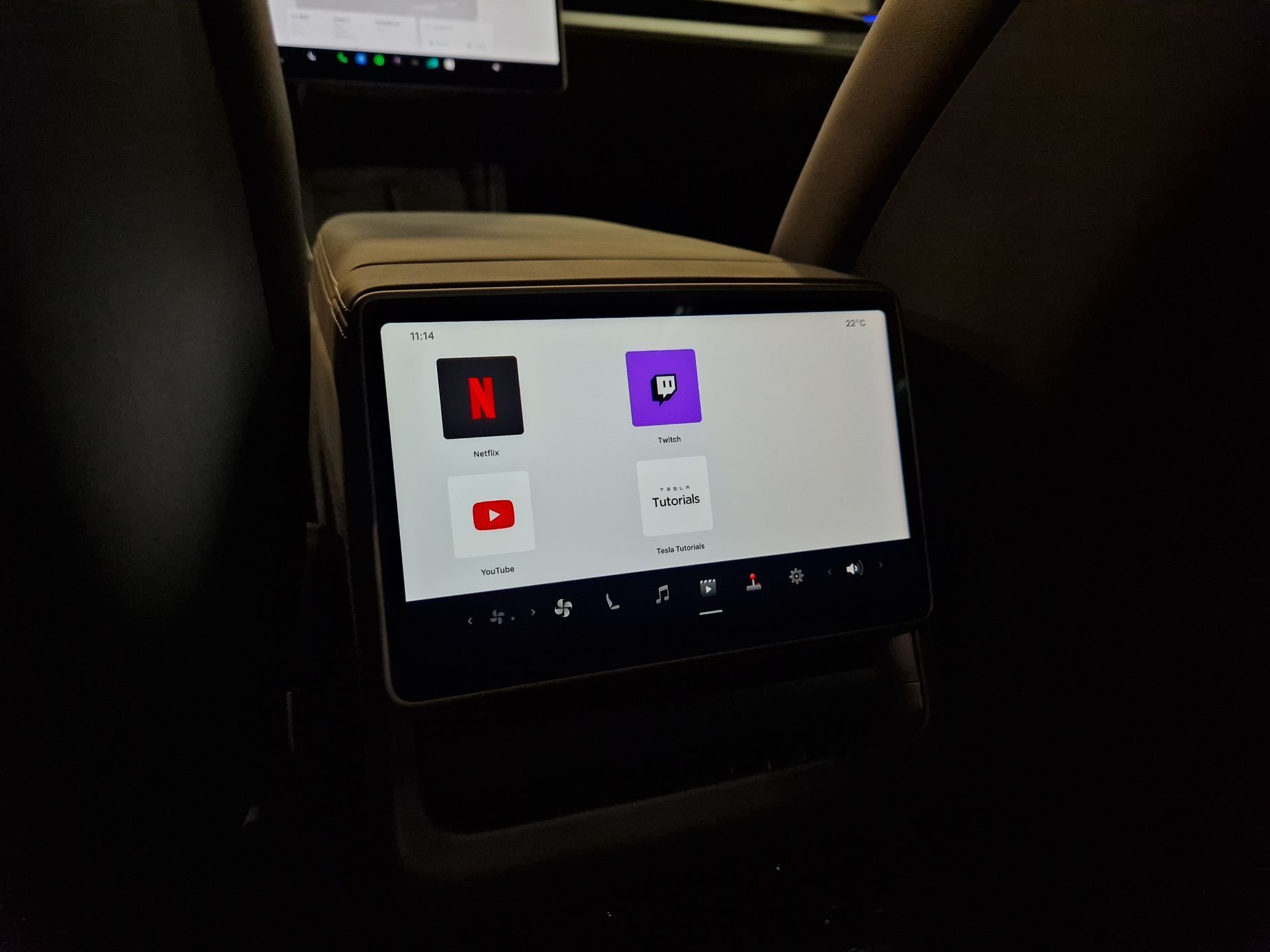 Tesla Model Y Juniper naživo Praha