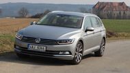 Volkswagen Passat Variant svou spotřebou leckoho překvapí. S dvoulitrem TDI o výkonu 110 kW si nárokuje 4,3 l / 100 km - a je jedno, jestli s manuální, nebo dvouspojkovou automatickou převodovkou. K tomu je potřeba připočíst kufr o objemu 650 až 1780 litrů a cenu od 806 900 korun ve výbavě Comfortline.