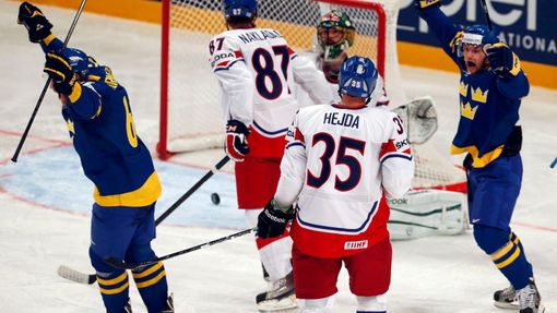 MS v hokeji 2013, Česko - Švédsko:  Fredrik Pettersson (vlevo) a Martin Thörnberg slaví gól na 1:0