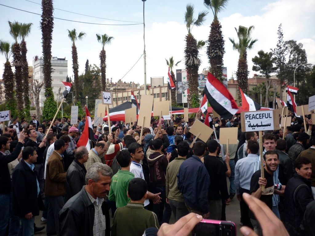 Sýrie - demonstrace v Dumě (předměstí Damašku)