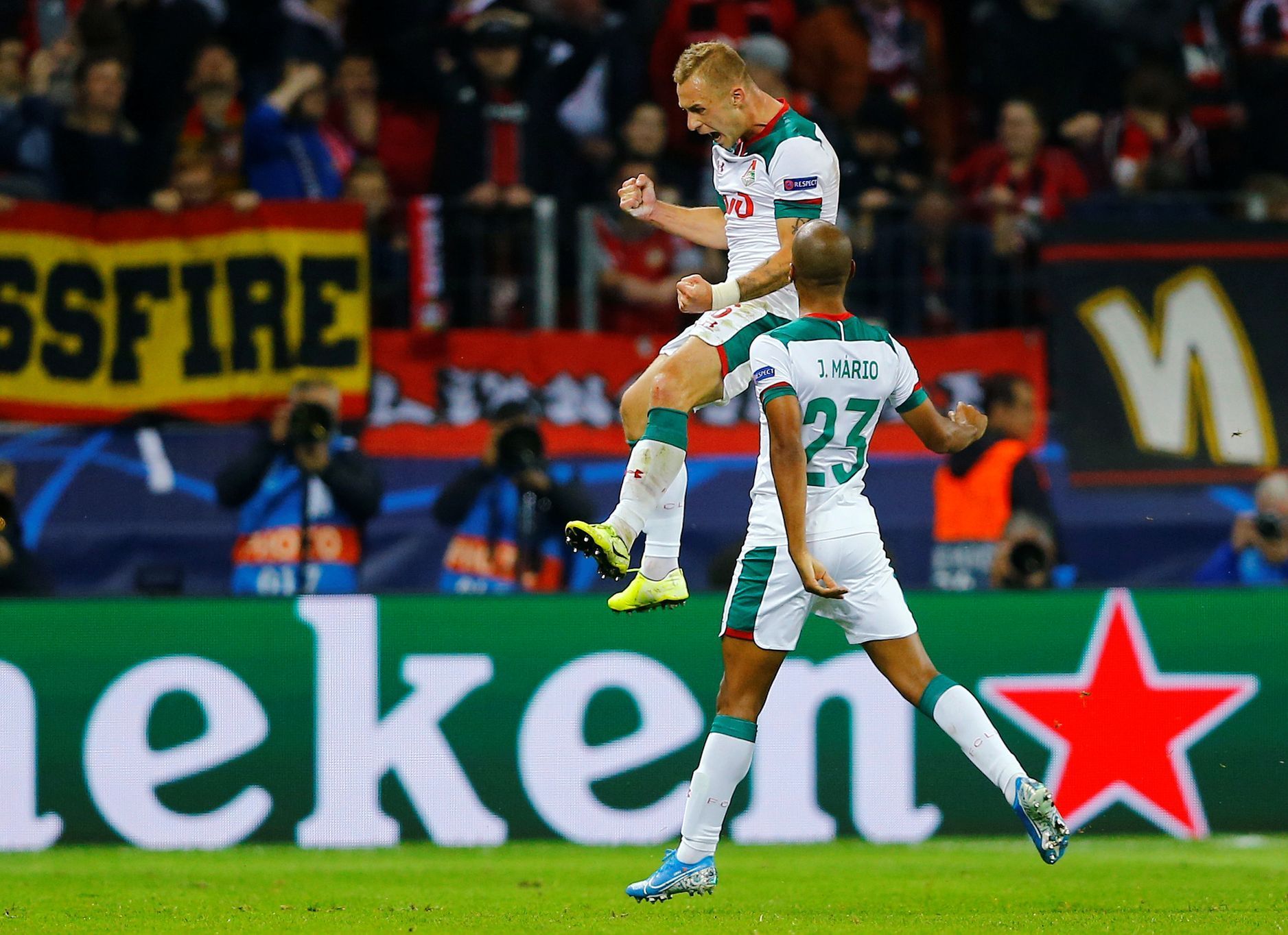 Liga mistrů: Dmitri Barinov slaví branku v síti Leverkusenu