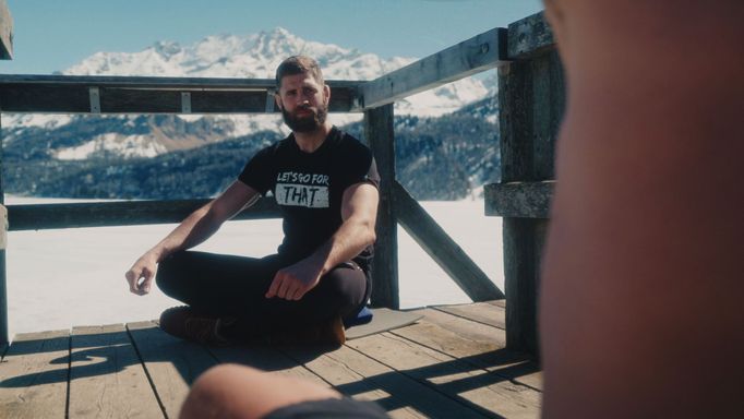 Jiří Procházka uplaval 30 metrů pod ledem