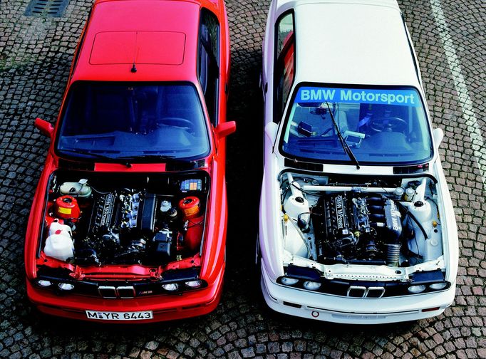 BMW obchodně těžilo z toho, že závodní (vpravo) a sériové vozy BMW M3 se při pohledu z vnějšku prakticky nelišily.