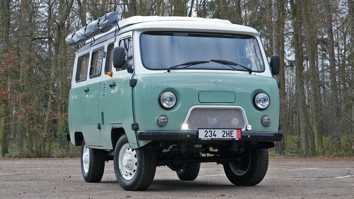 UAZ Bajkal je VW California na ruský způsob. Obytnou buchanku už koupíte i v Česku; Zdroj foto: AUTO MAX CZECH, a.s.