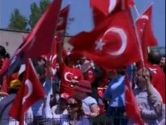 Statisíce Turků vyšly v uplynulých dnech do ulic, aby daly najevo, že si nepřejí měnit sekulární charater své země