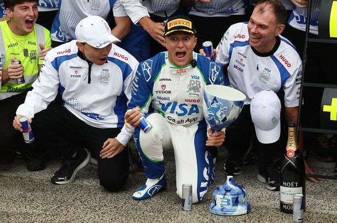 Isack Hadjar, Racing Bulls slaví třetí místo ve VC Nizozemska F1 2025