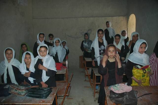 Člověk v tísni slaví