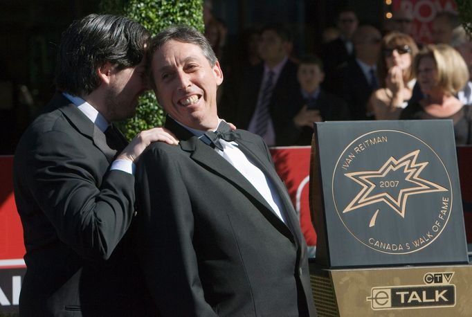 Ivan Reitman se synem, režisérem Jasonem Reitmanem (vlevo), v roce 2007.