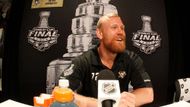 Dřevorubeckým zevnějškem se může chlubit i Pittsburgh. Patric Hornqvist jako většina blonďatých mužů při delších vousech rezaví.