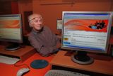 Pan Zdeněk například nevěděl o počítačích do svých 60 let "lautr nic". Na důchodě se nechal zaměstnat v PC bazaru, aby se od mladých kluků z branže přiučil. Za 4 měsíce z něj byl servisní technik základních desek, počítač si sám sestavil a přihlásil se na Univerzitu třetího věku.