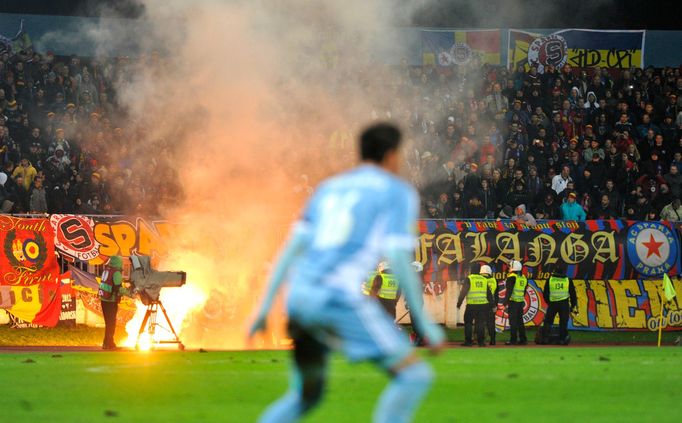 El, Slovan-Sparta: řádění fanoušků Sparty