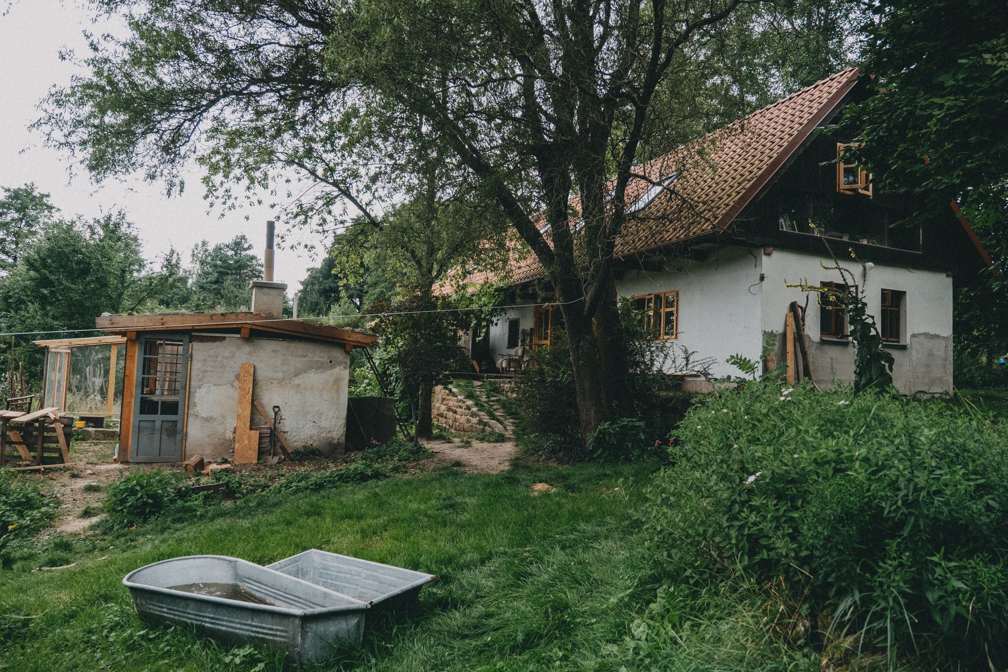 na okraji domov můj, kniha, rodina, bydlení, dům, podnikatel