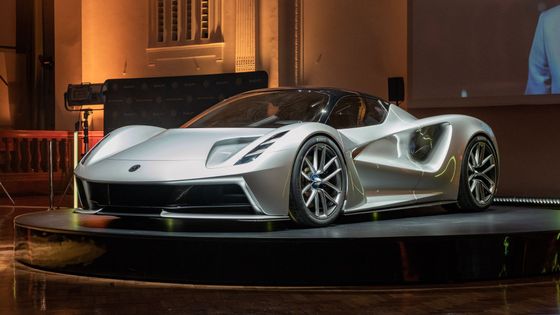 Lotus Evija v průběhu slavnostní světové premiéry.