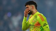 Zklamaný David Raya po porážce v odvetě semifinále LM PSG - Arsenal