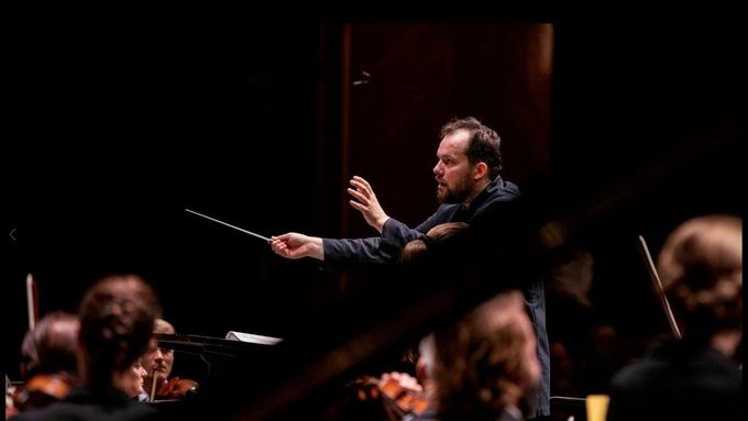 Vídeňští filharmonikové pod taktovkou Andrise Nelsonse hrají Mahlerovu Druhou symfonii, 2018.