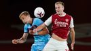 Tomáš Souček a Rob Holding v zápase Arsenal - West Ham United