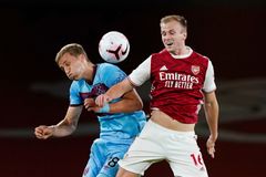 Létající delfín Souček není spasitel. West Ham žehrá na sudí, fanoušci na majitele