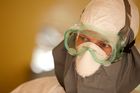 Infekcionista: Vývoj léku na ebolu může stát miliardu dolarů