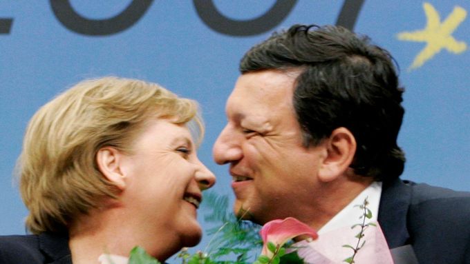 Barroso gratuluje Merkelové k úspěchu summitu