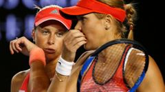 Lucie Hradecká a Andrea Hlaváčková ve finále čtyřhry na Australian Open