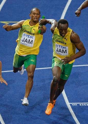 Usain Bolt vybíhá