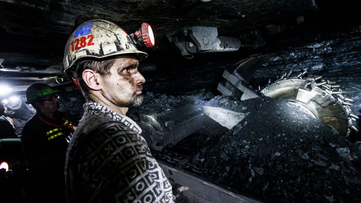 Horníkovi o nemoci včas neřekli, šel s rodinou na pizzu. Nákazu odhalily až píchačky