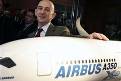 Boeing má našlápnuto k druhému vítězství nad Airbusem