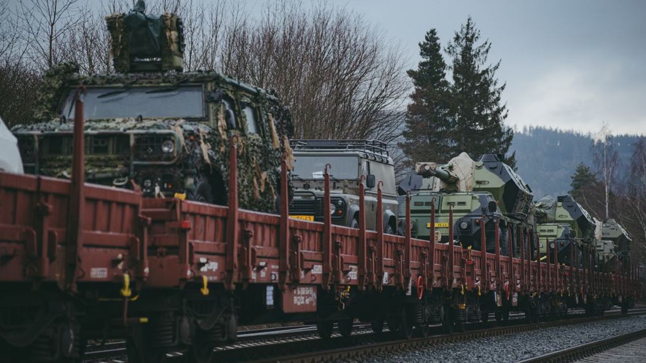 Tři prsty smrti ve Strakonicích, spárky v Čáslavi. Ale počty techniky vojsko tají