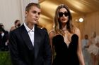 Justin Bieber s manželkou Hailey čekají prvního potomka