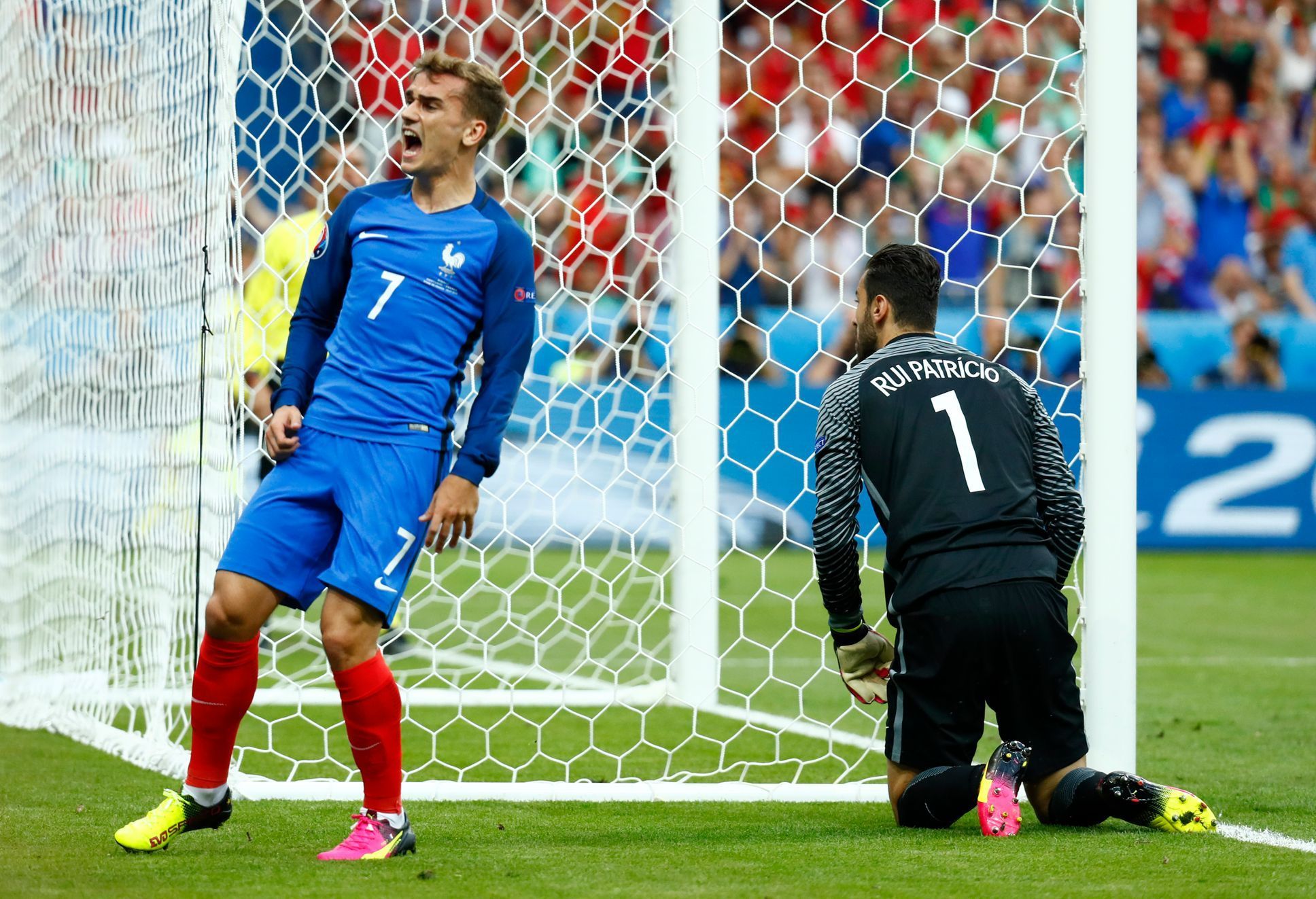 Euro 2016, finále Francie-Portugalsko: Antoine Griezmann - Rui Patricio
