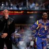 Dr. Dre a Snoop Dogg při přestávkovém programu během Super Bowlu LVI 2022
