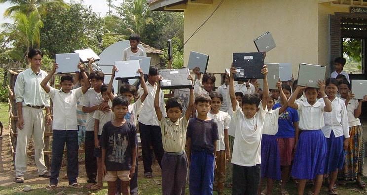 Dětský laptop v Kambodži