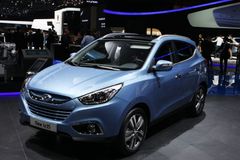 Hyundai jezdí na palivové články. Pro poslance zadarmo