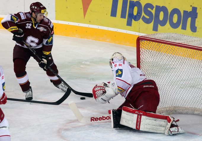 Hokej, extraliga, Sparta - Třinec: Zdeněk Bahenský - Peter Hamerlík