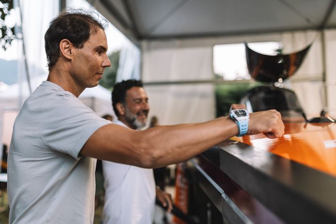 Rafael Nadal při závodě elektrických člunů E1 na jezeře Como