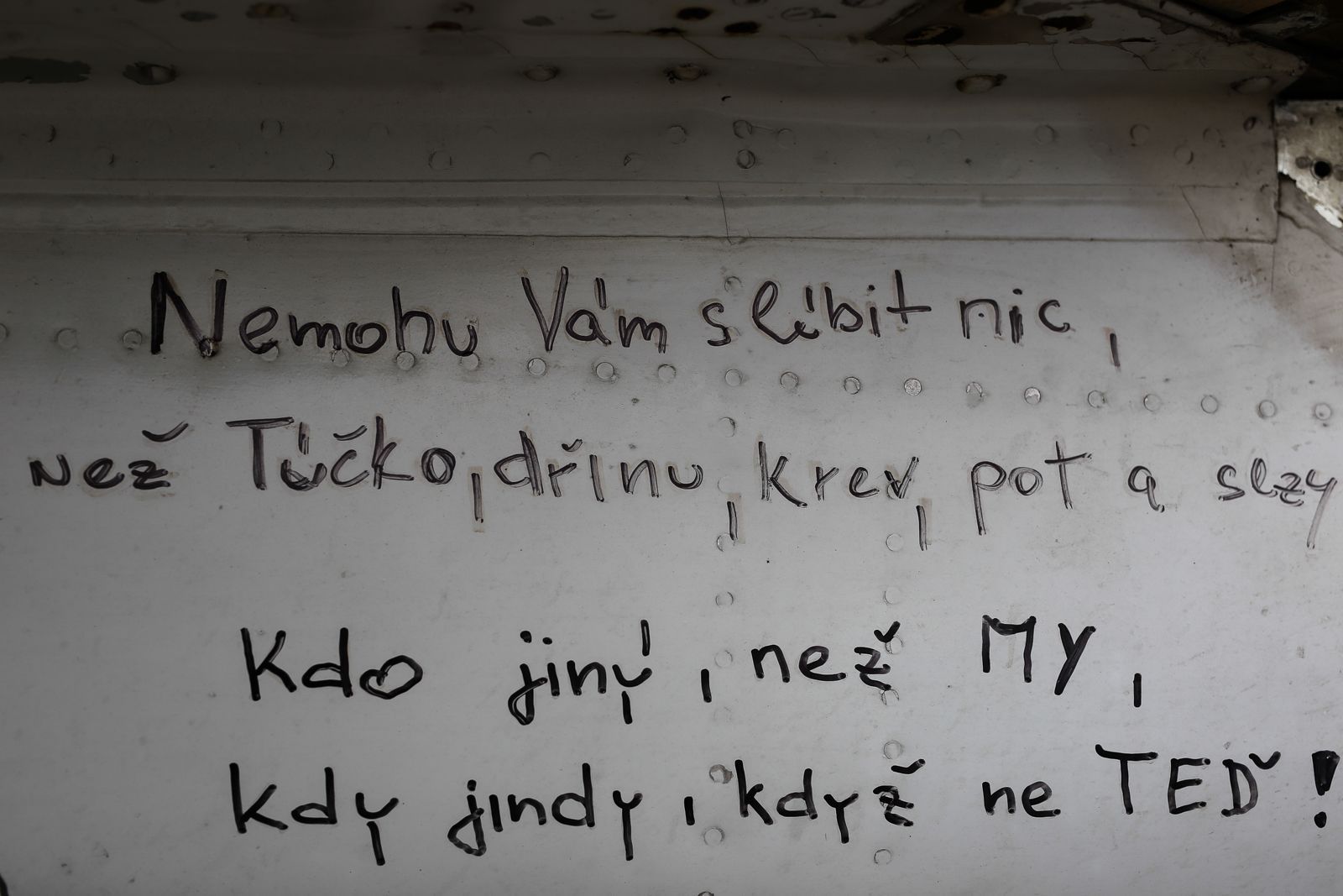 Oprava starých vládních letadel Tupolev - Velký přelet