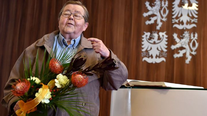 Zemřel novinář a signatář Charty 77 Jiří Hanák, bylo mu 82 let